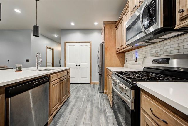 4216 Royal Garden Drive, Yukon, OK 73099