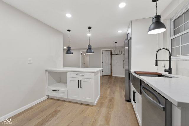 630 Karen Drive, Zionsville, IN 46077