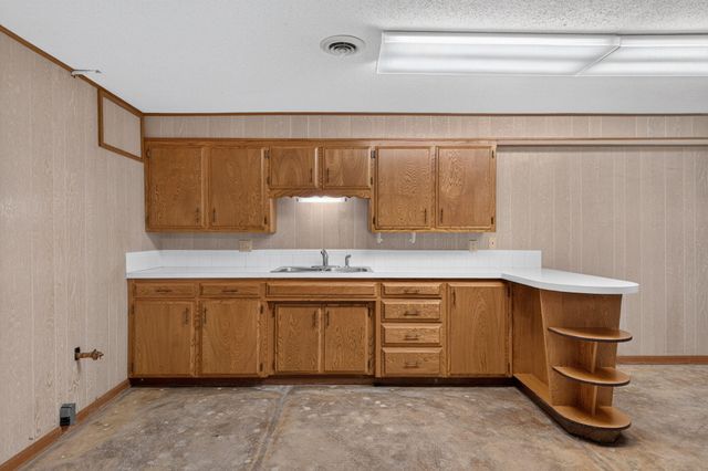 421 S Troy Avenue, Springfield, MO 65802