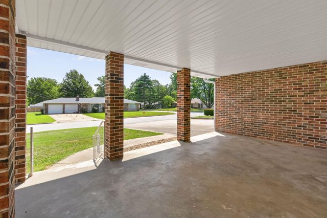 421 S Troy Avenue, Springfield, MO 65802