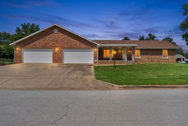 421 S Troy Avenue, Springfield, MO 65802