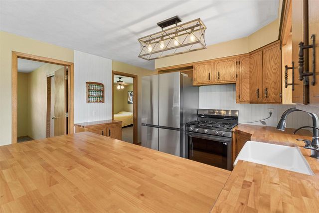 W8269 GRANDVIEW ROAD, Hortonville, WI 54944