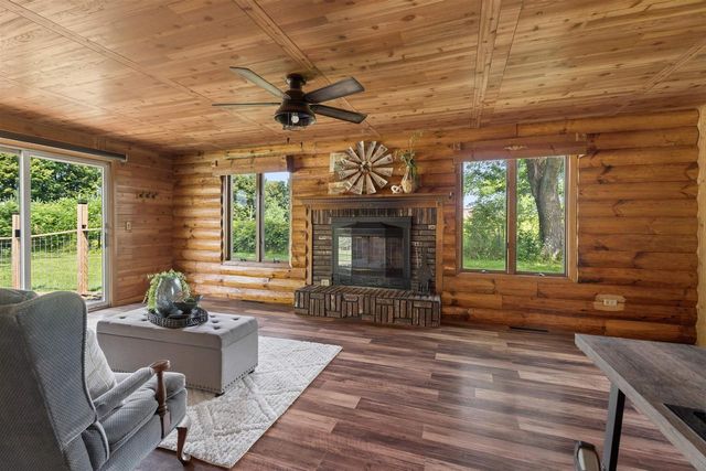 W8269 GRANDVIEW ROAD, Hortonville, WI 54944