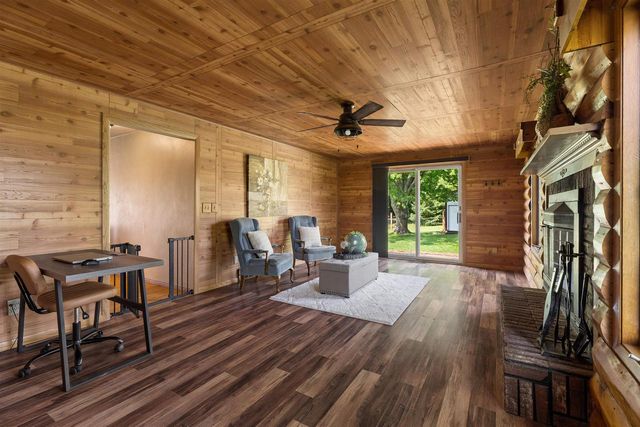 W8269 GRANDVIEW ROAD, Hortonville, WI 54944
