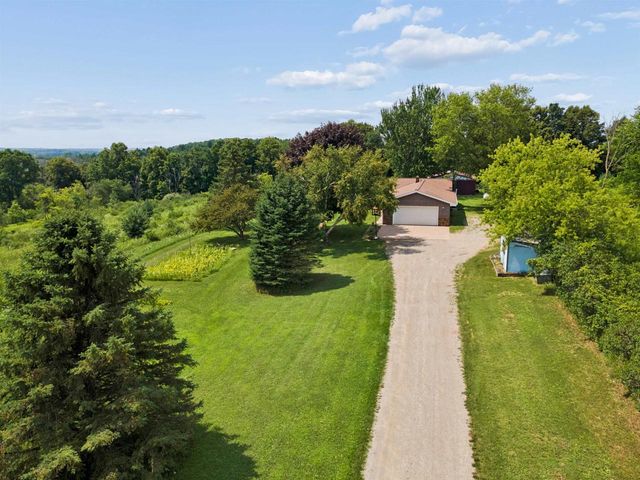 W8269 GRANDVIEW ROAD, Hortonville, WI 54944