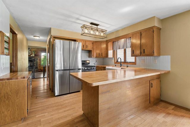 W8269 GRANDVIEW ROAD, Hortonville, WI 54944