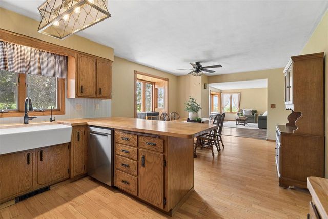W8269 GRANDVIEW ROAD, Hortonville, WI 54944