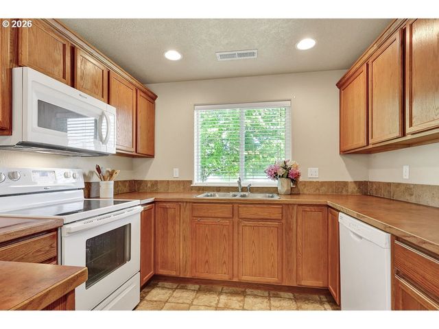 87836 8TH St, Veneta, OR 97487