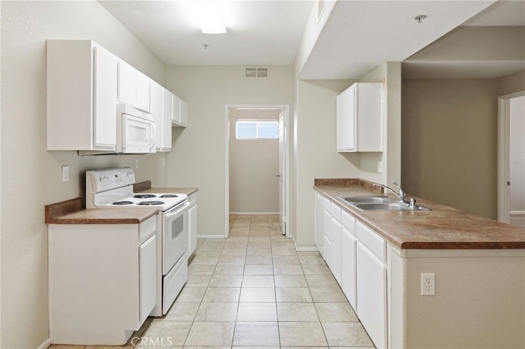 Image 7 of property listing at 24909 Madison, Murrieta, CA 92562