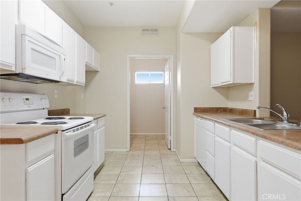 Image 8 of property listing at 24909 Madison, Murrieta, CA 92562