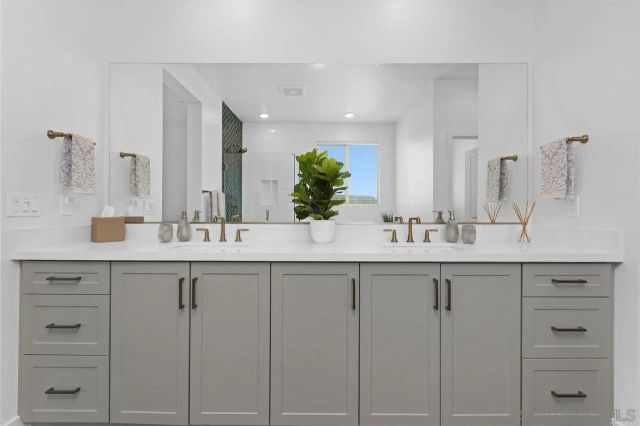 712 Meadowood St., Fallbrook, CA 92028