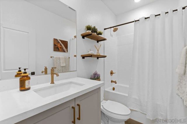 712 Meadowood St., Fallbrook, CA 92028