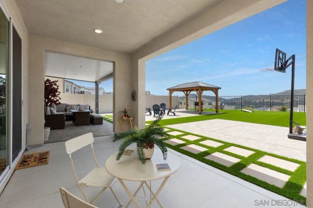 712 Meadowood St., Fallbrook, CA 92028
