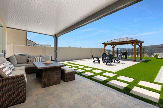 712 Meadowood St., Fallbrook, CA 92028