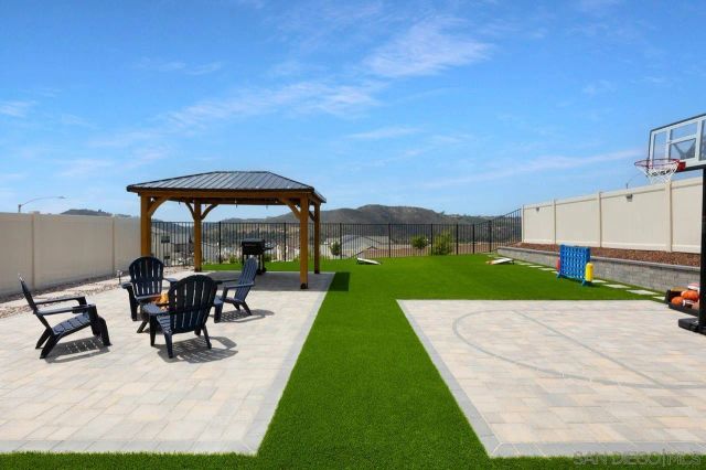 712 Meadowood St., Fallbrook, CA 92028