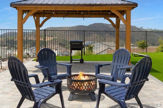 712 Meadowood St., Fallbrook, CA 92028