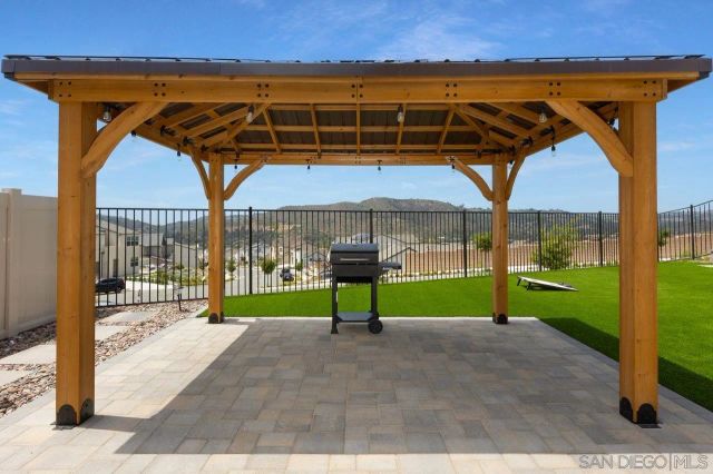 712 Meadowood St., Fallbrook, CA 92028
