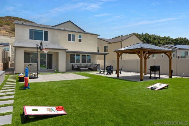 712 Meadowood St., Fallbrook, CA 92028