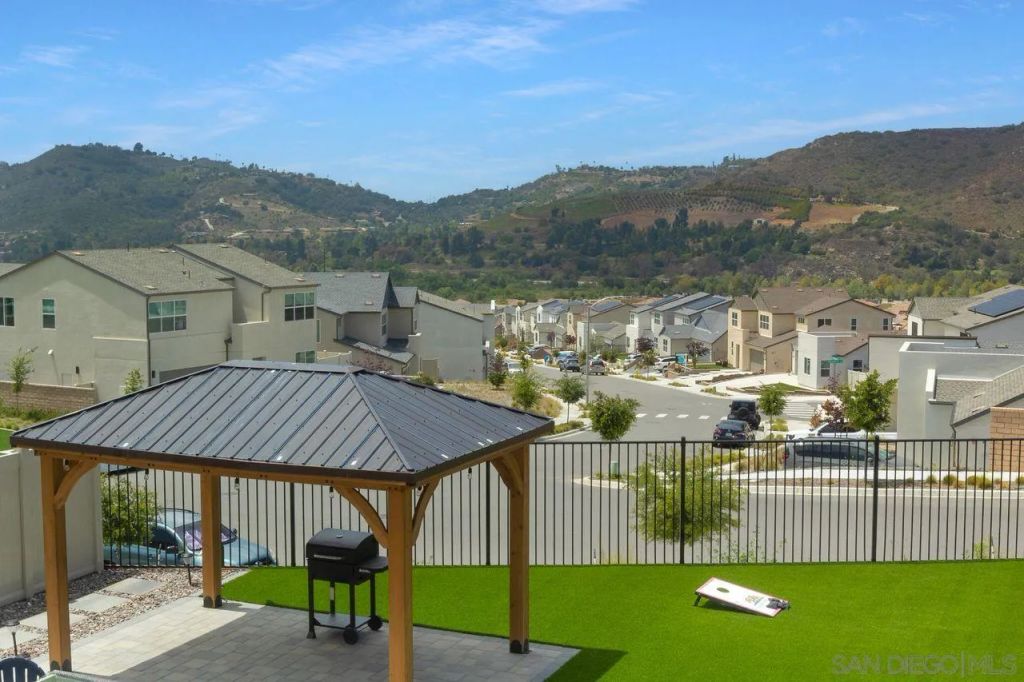 712 Meadowood St., Fallbrook, CA 92028