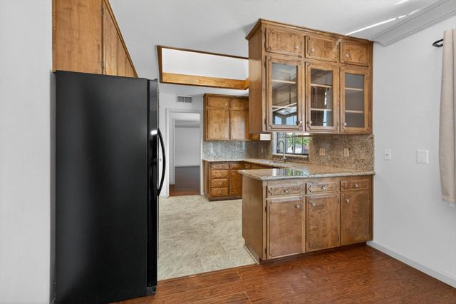 938 E Goshen Avenue, Fresno, CA 93720