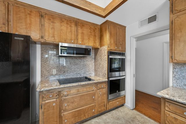938 E Goshen Avenue, Fresno, CA 93720