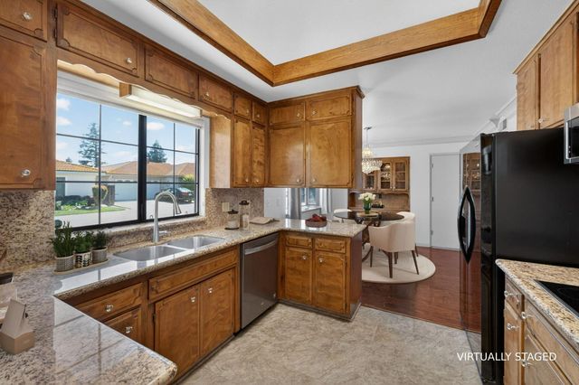 938 E Goshen Avenue, Fresno, CA 93720