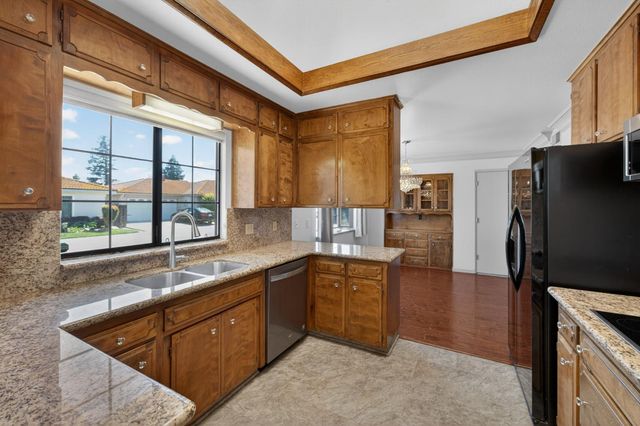 938 E Goshen Avenue, Fresno, CA 93720