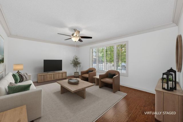 938 E Goshen Avenue, Fresno, CA 93720