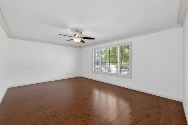 938 E Goshen Avenue, Fresno, CA 93720