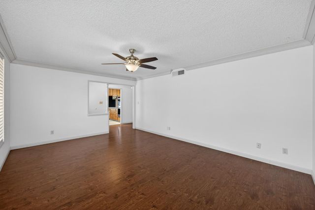 938 E Goshen Avenue, Fresno, CA 93720