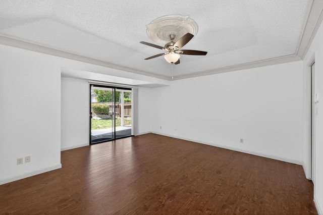 938 E Goshen Avenue, Fresno, CA 93720