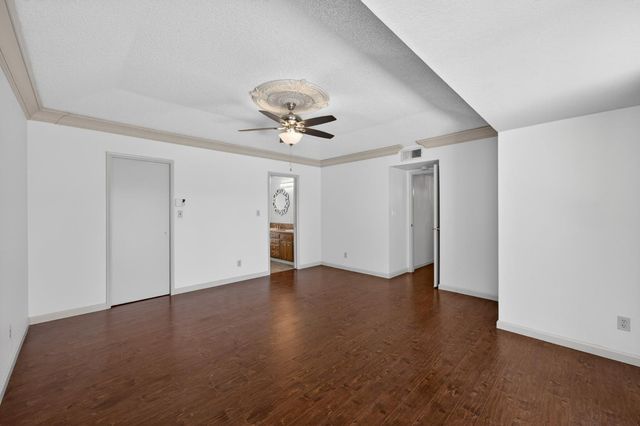 938 E Goshen Avenue, Fresno, CA 93720