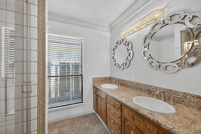 938 E Goshen Avenue, Fresno, CA 93720