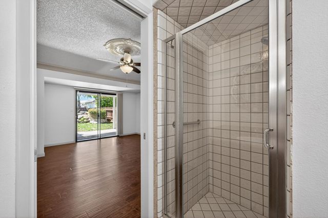 938 E Goshen Avenue, Fresno, CA 93720