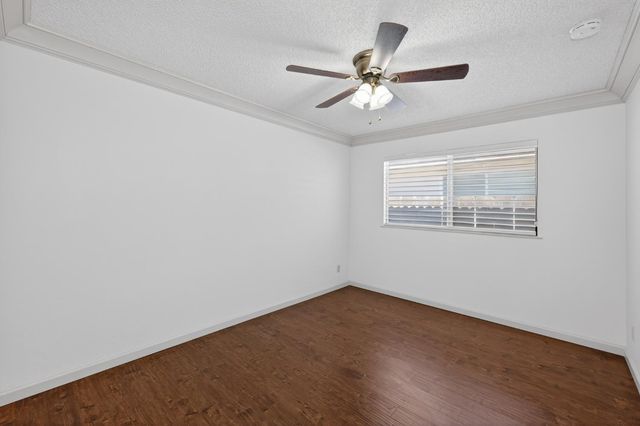 938 E Goshen Avenue, Fresno, CA 93720