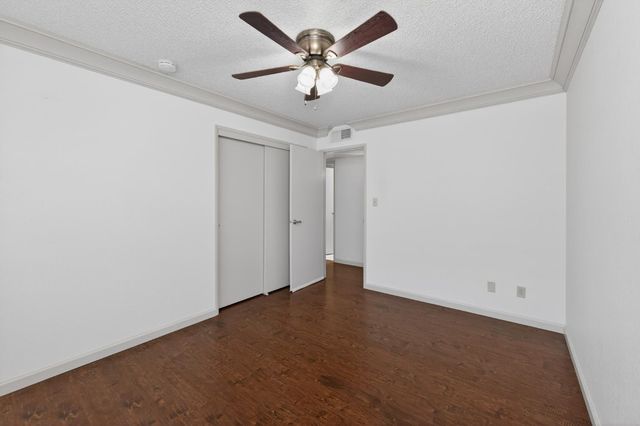 938 E Goshen Avenue, Fresno, CA 93720