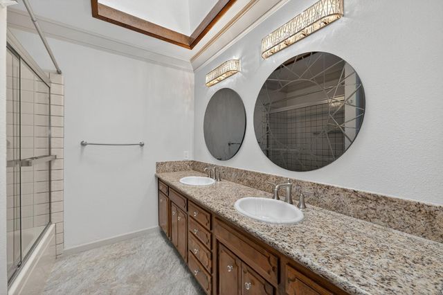 938 E Goshen Avenue, Fresno, CA 93720