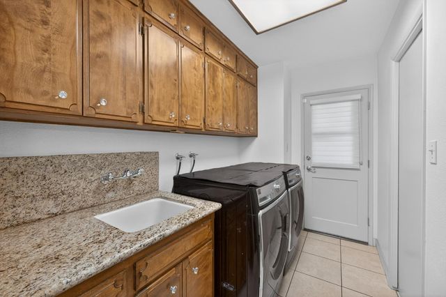 938 E Goshen Avenue, Fresno, CA 93720