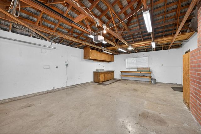 938 E Goshen Avenue, Fresno, CA 93720