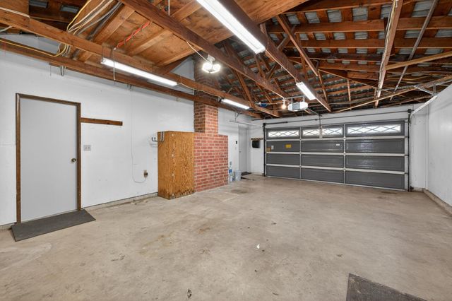 938 E Goshen Avenue, Fresno, CA 93720