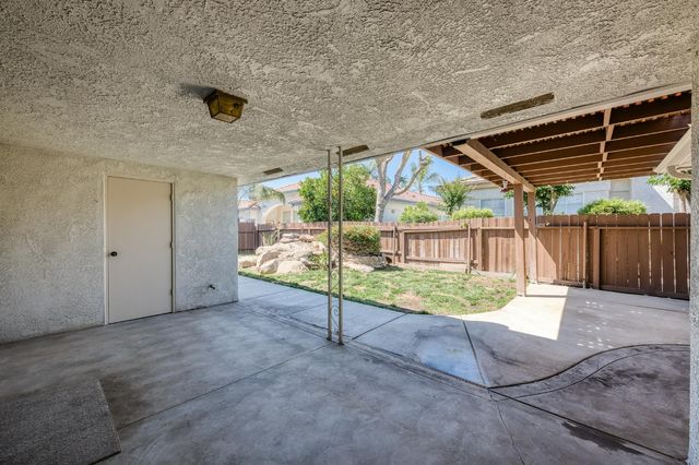 938 E Goshen Avenue, Fresno, CA 93720