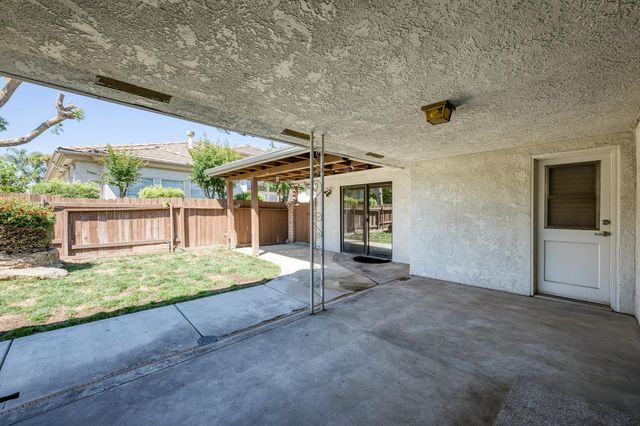 938 E Goshen Avenue, Fresno, CA 93720