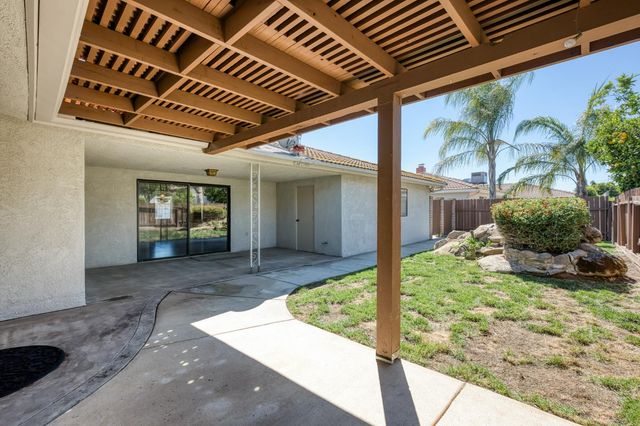 938 E Goshen Avenue, Fresno, CA 93720