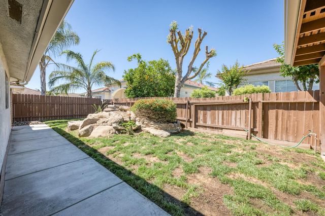 938 E Goshen Avenue, Fresno, CA 93720