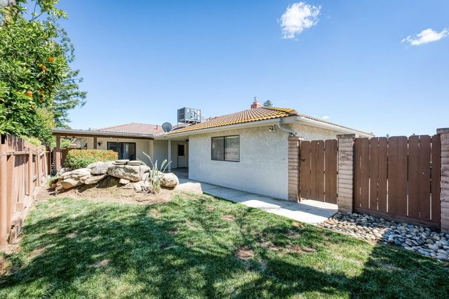 938 E Goshen Avenue, Fresno, CA 93720