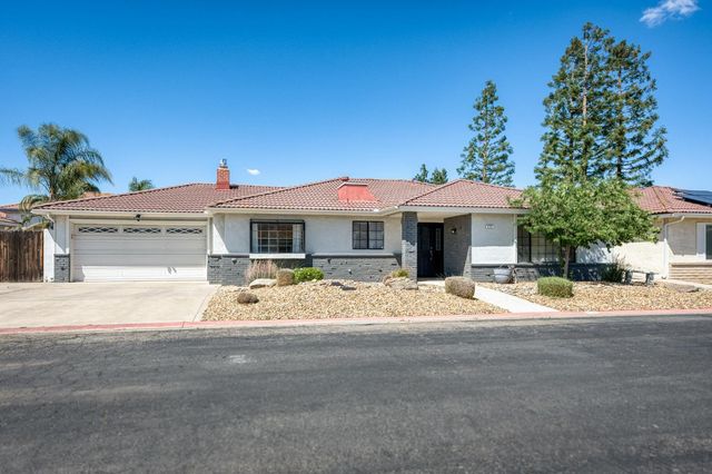 938 E Goshen Avenue, Fresno, CA 93720