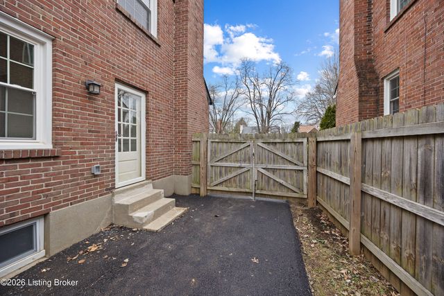 3602 Saint Germaine Ct, Louisville, KY 40207