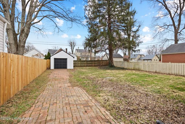 3602 Saint Germaine Ct, Louisville, KY 40207