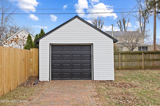 3602 Saint Germaine Ct, Louisville, KY 40207