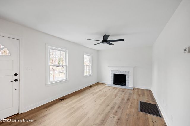 3602 Saint Germaine Ct, Louisville, KY 40207